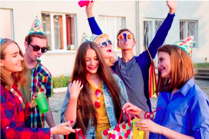 Uscire con gli amici durante il periodo scolastico è&nbsp;sbagliato?